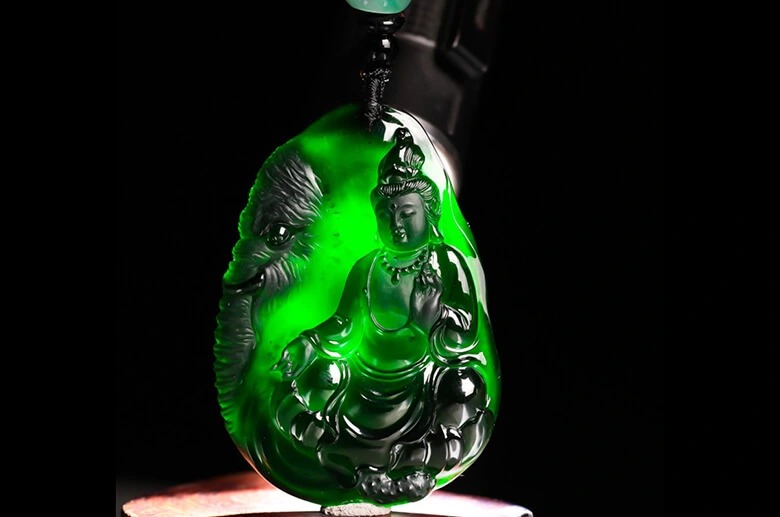 Thanh tẩy ngọc mới bằng ánh sáng mặt trời hoặc ánh trăng