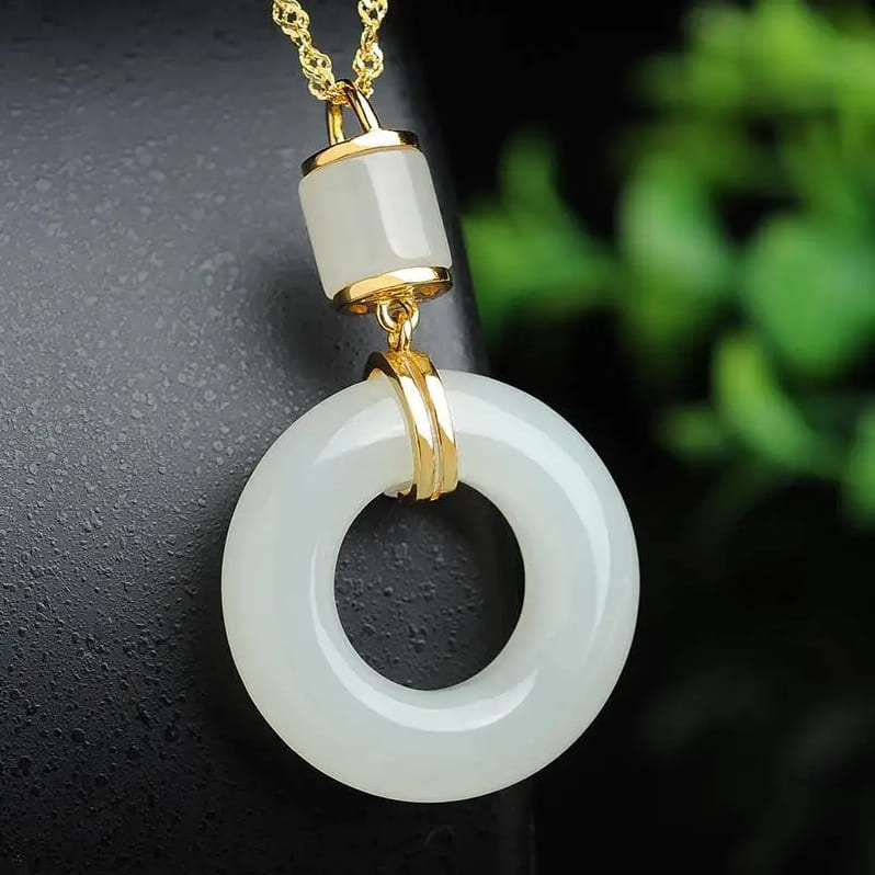 Mặt dây chuyền bạch ngọc