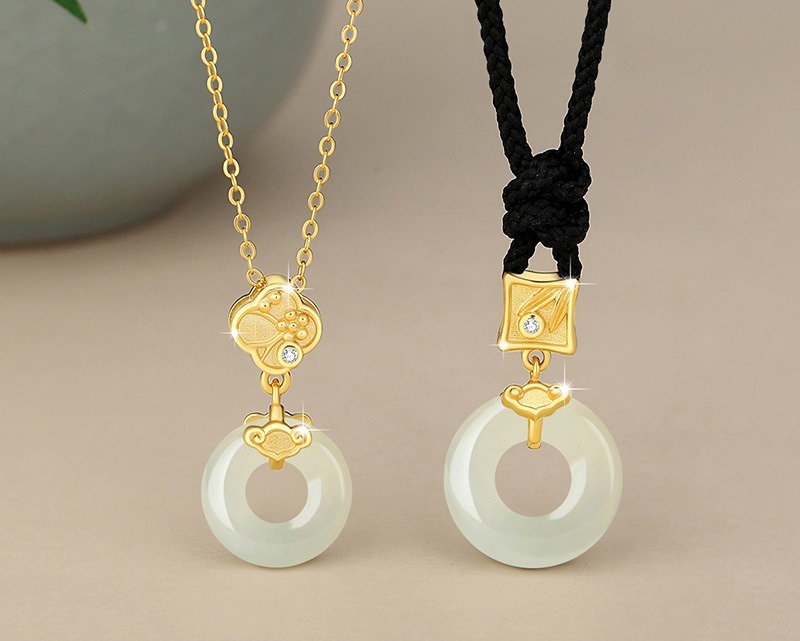 Quà cưới độc đáo - Trang sức ngọc phong thủy cho cô dâu chú rể