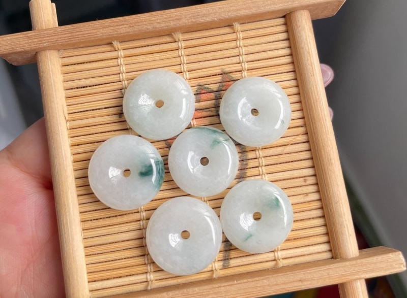 Ngọc trắng có tốt không? Những hiểu lầm thường gặp về màu sắc ngọc