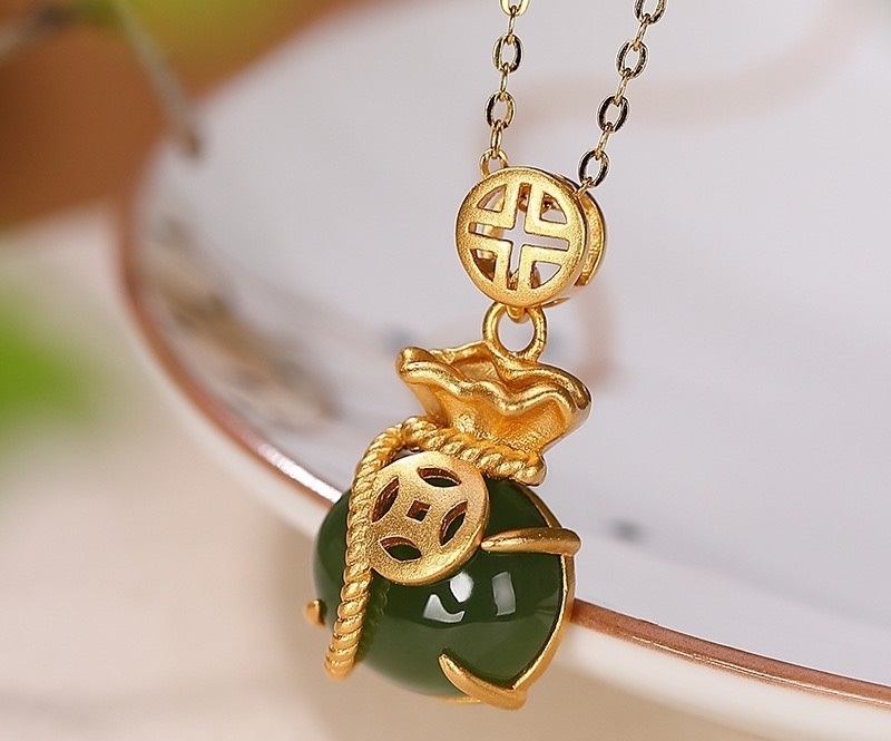 Charm ngọc mini – Xu hướng phụ kiện phong thủy 2025