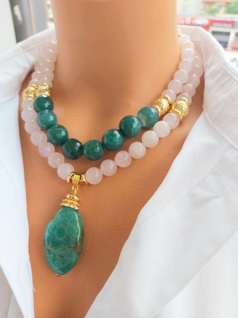 Cách phối trang sức ngọc phong cách hiện đại và cổ điển