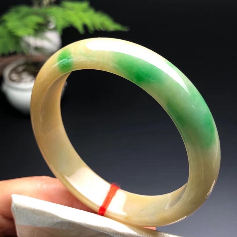 Trang sức ngọc Hòa Điền - Vẻ đẹp tinh khiết và giá trị vượt thời gian