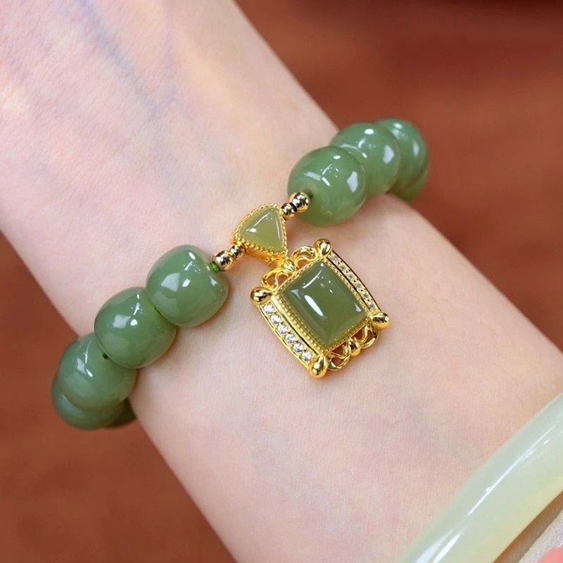 Ý nghĩa đặc biệt của việc tặng vòng ngọc cho người yêu