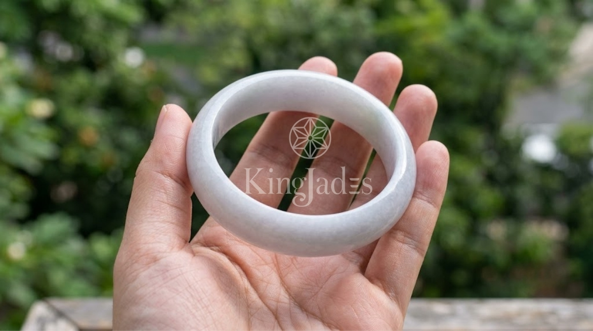 Cận Cảnh Vòng Ngọc Bạch Ngọc 