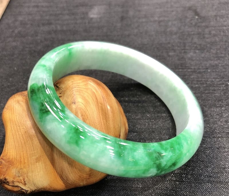 Bạch ngọc vân xanh – Vẻ đẹp thanh khiết và năng lượng chữa lành